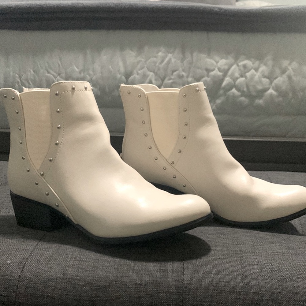 White botties